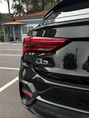 AUDI-Q3-2023