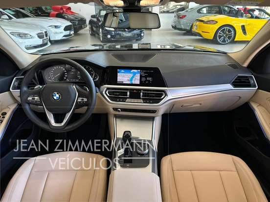 BMW-320i-2020