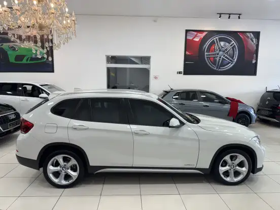 BMW-X1-2.0 16V TURBO GASOLINA SDRIVE20I 4P AUTOMÁTICO BMW-X1-2012