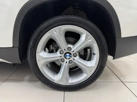 BMW-X1-2.0 16V TURBO GASOLINA SDRIVE20I 4P AUTOMÁTICO BMW-X1-2012