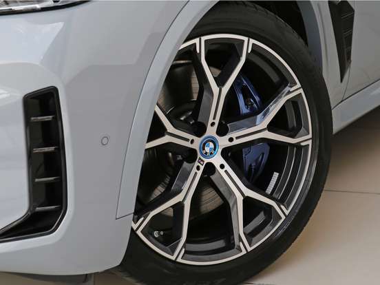 BMW-X5-2024