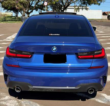 BMW-330e-2022