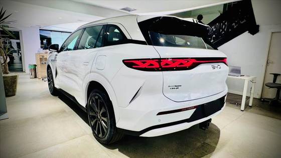 BYD ATTO 8 1.5 TURBO PHEV AWD AUTOMÁTICO