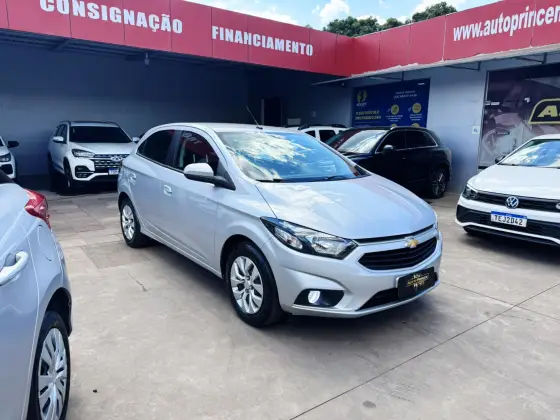CHEVROLET ONIX 1.4 MPFI LT 8V FLEX 4P MANUAL CHEVROLET ONIX 1.4 MPFI LT 8V FLEX 4P MANUAL