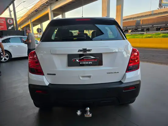 CHEVROLET-TRACKER-2016