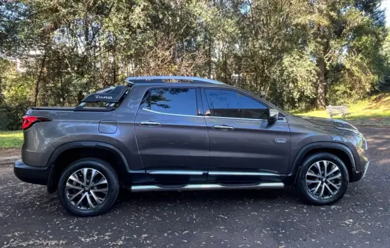 FIAT TORO 2.0 16V TURBO DIESEL RANCH 4WD AT9 FIAT TORO 2.0 16V TURBO DIESEL RANCH 4WD AT9