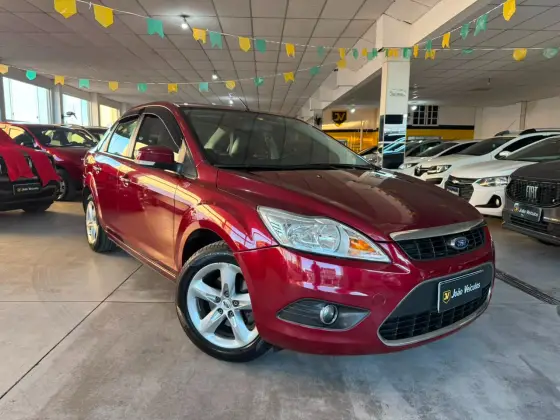 FORD FOCUS 2.0 GLX SEDAN 16V GASOLINA 4P AUTOMÁTICO FORD FOCUS 2.0 GLX SEDAN 16V GASOLINA 4P AUTOMÁTICO