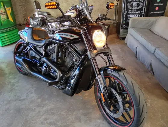 HARLEY-DAVIDSON V-ROD 10TH ANNIVERSARY EDITION 