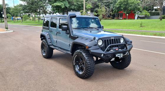JEEP WRANGLER 3.6 UNLIMITED SPORT 4X4 V6 GASOLINA 4P AUTOMÁTICO