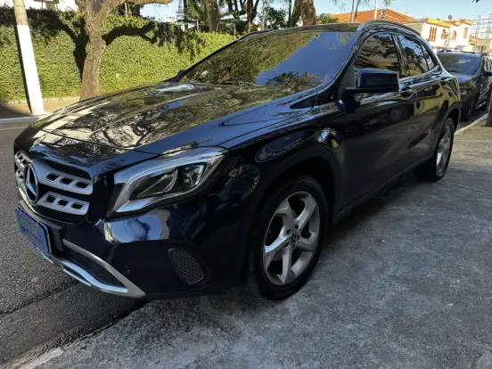 MERCEDES-BENZ-GLA 200-2017