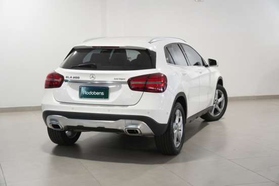 MERCEDES-BENZ-GLA 200-2019