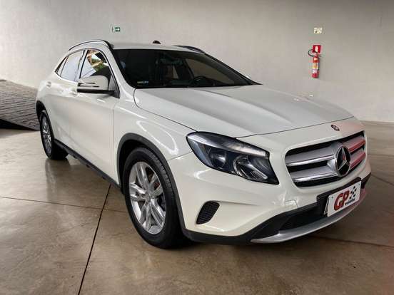 MERCEDES-BENZ-GLA 200-2015