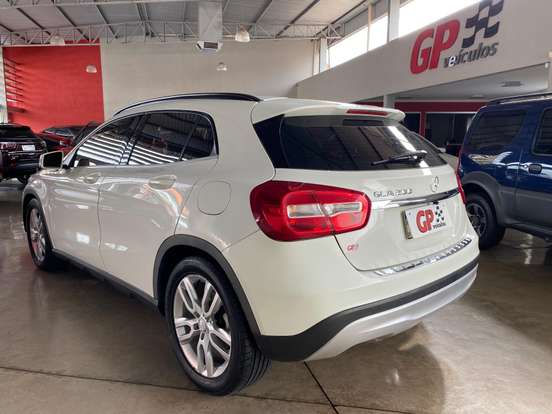 MERCEDES-BENZ-GLA 200-1.6 CGI STYLE 16V TURBO FLEX 4P AUTOMÁTICO MERCEDES-BENZ-GLA 200-2015