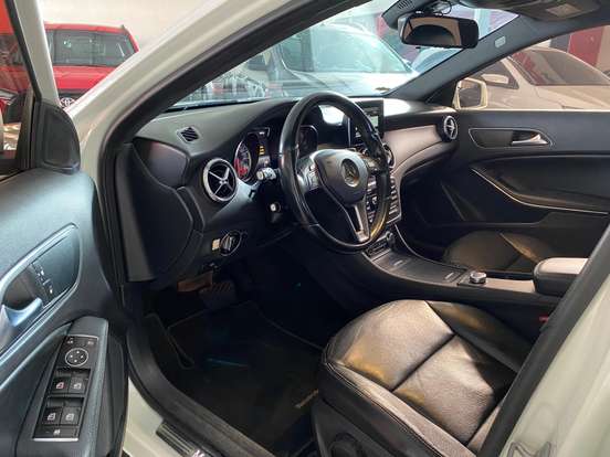 MERCEDES-BENZ-GLA 200-2015
