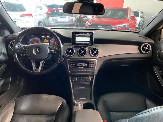 MERCEDES-BENZ-GLA 200-2015