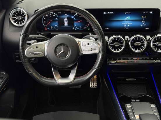 MERCEDES-BENZ-GLA 200-2022
