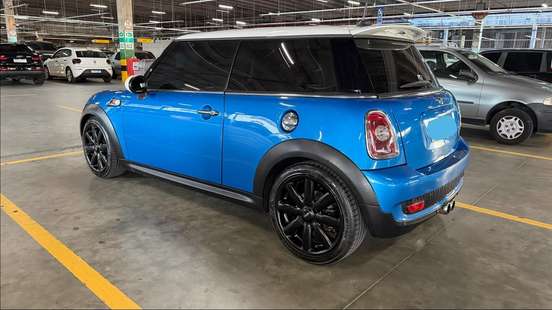 MINI-COOPER-2010