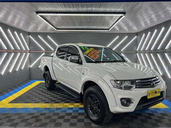 MITSUBISHI-L200 TRITON-3.2 HPE 4X4 CD 16V TURBO INTERCOOLER DIESEL 4P AUTOMÁTICO MITSUBISHI-L200 TRITON-2015
