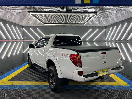 MITSUBISHI-L200 TRITON-2015