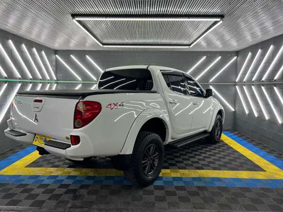 MITSUBISHI-L200 TRITON-2015