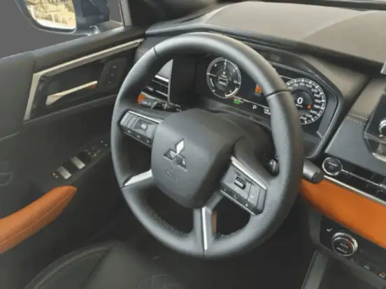 MITSUBISHI-OUTLANDER-2025