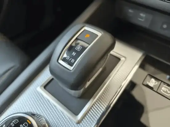 MITSUBISHI-OUTLANDER-2025