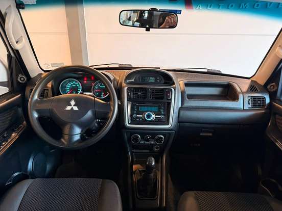 MITSUBISHI-PAJERO TR4-2011