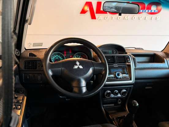 MITSUBISHI-PAJERO TR4-2011