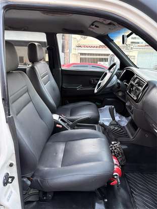 MITSUBISHI-L200-2010