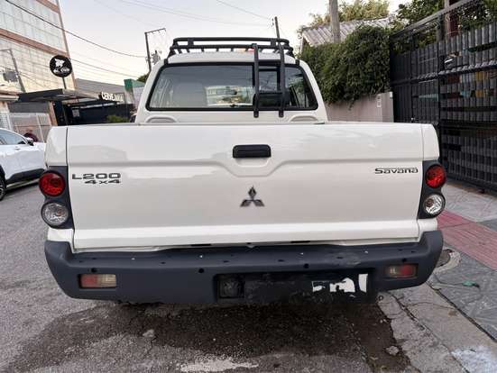 MITSUBISHI-L200-2010