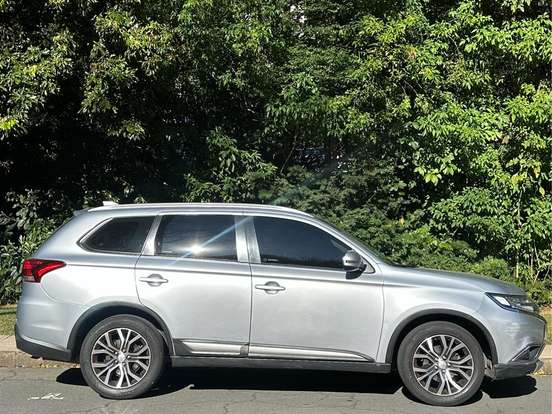 MITSUBISHI-OUTLANDER-2.0 COMFORT 16V GASOLINA 4P AUTOMÁTICO MITSUBISHI-OUTLANDER-2017