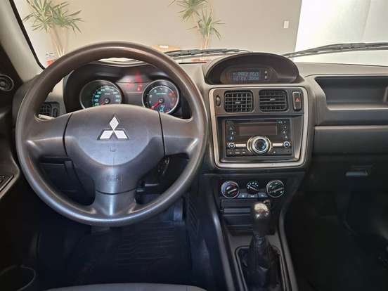 MITSUBISHI-PAJERO TR4-2013