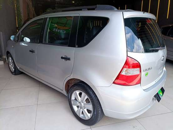 NISSAN-LIVINA-1.8 SL 16V FLEX 4P AUTOMÁTICO NISSAN-LIVINA-2011