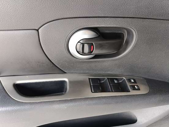 NISSAN-LIVINA-2011