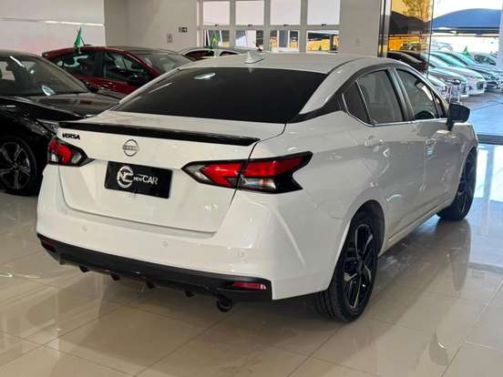 NISSAN-VERSA-2024