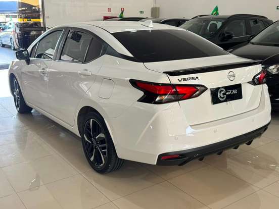 NISSAN-VERSA-2024