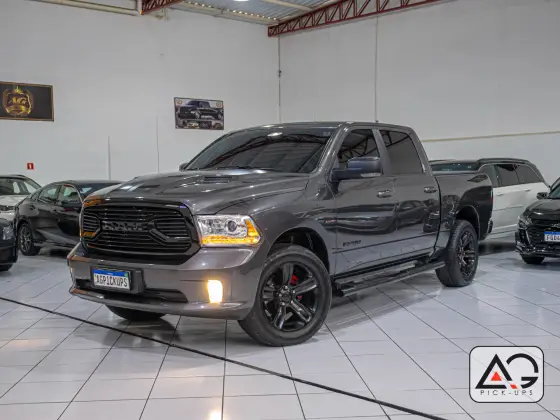 RAM CLASSIC 5.7 V8 GASOLINA LARAMIE NIGHT EDITION CD 4X4 AUTOMÁTICO RAM CLASSIC 5.7 V8 GASOLINA LARAMIE NIGHT EDITION CD 4X4 AUTOMÁTICO