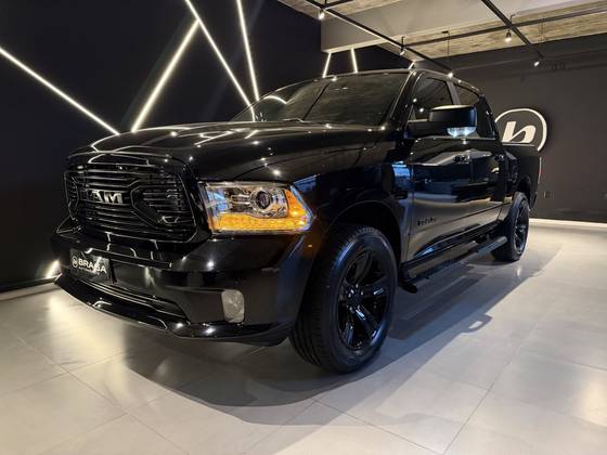 RAM CLASSIC 5.7 V8 GASOLINA LARAMIE NIGHT EDITION CD 4X4 AUTOMÁTICO