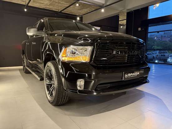 RAM-CLASSIC-5.7 V8 GASOLINA LARAMIE NIGHT EDITION CD 4X4 AUTOMÁTICO RAM-CLASSIC-2023