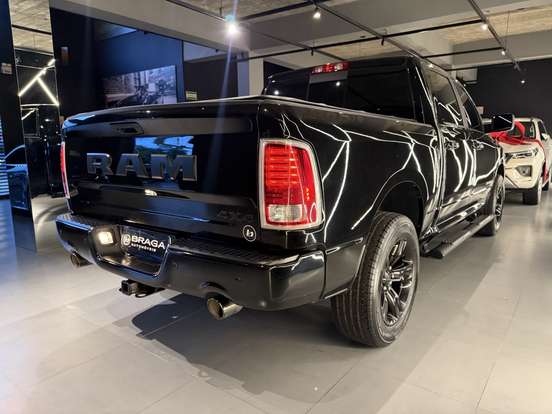 RAM-CLASSIC-5.7 V8 GASOLINA LARAMIE NIGHT EDITION CD 4X4 AUTOMÁTICO RAM-CLASSIC-2023