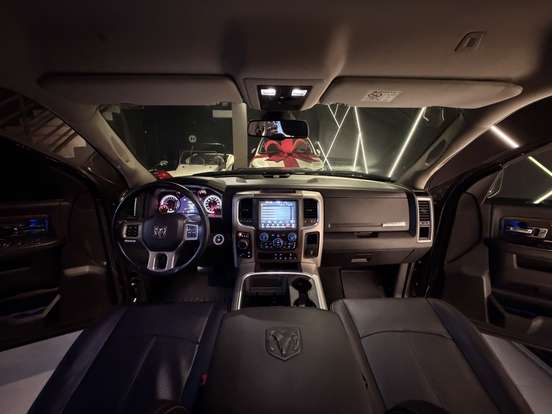 RAM-CLASSIC-5.7 V8 GASOLINA LARAMIE NIGHT EDITION CD 4X4 AUTOMÁTICO RAM-CLASSIC-2023