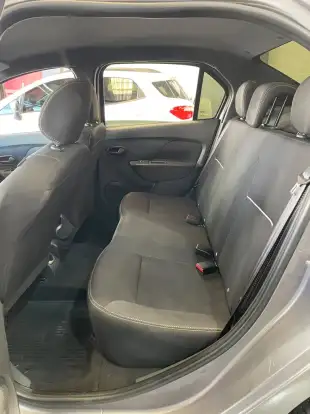 RENAULT-LOGAN-2021