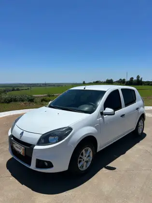 RENAULT SANDERO 1.0 EXPRESSION 16V FLEX 4P MANUAL RENAULT SANDERO 1.0 EXPRESSION 16V FLEX 4P MANUAL