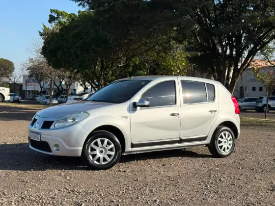 RENAULT SANDERO 1.0 EXPRESSION 16V FLEX 4P MANUAL RENAULT SANDERO 1.0 EXPRESSION 16V FLEX 4P MANUAL