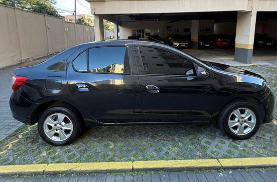 RENAULT-LOGAN-2014