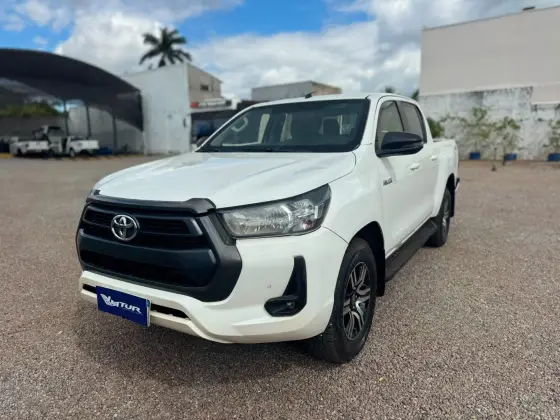 TOYOTA HILUX 2.8 D-4D TURBO DIESEL CD SR 4X4 AUTOMÁTICO