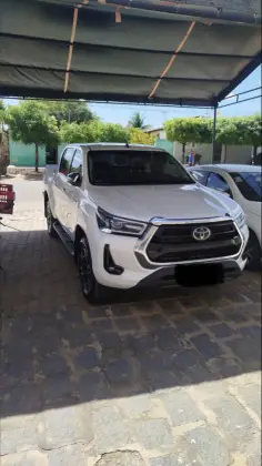 TOYOTA HILUX 2.8 D-4D TURBO DIESEL CD SRX 4X4 AUTOMÁTICO TOYOTA HILUX 2.8 D-4D TURBO DIESEL CD SRX 4X4 AUTOMÁTICO