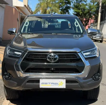 TOYOTA HILUX 2.8 D-4D TURBO DIESEL CD SRX 4X4 AUTOMÁTICO