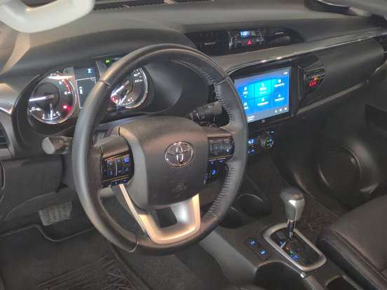 TOYOTA-HILUX-2.8 D-4D TURBO DIESEL CD SRX 4X4 AUTOMÁTICO TOYOTA-HILUX-2025
