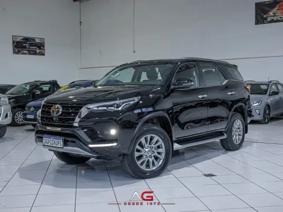 TOYOTA HILUX SW4 2.8 D-4D TURBO DIESEL SRX 7L 4X4 AUTOMÁTICO